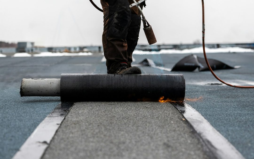 How Commercial Roofing Contractors Handle Freeze and Thaw Issues